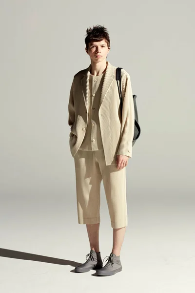 Look 10